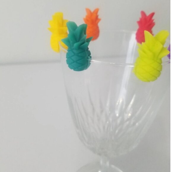 6pcs. Fun Pineapple Shaped Wine Marker Barware Glass Charm Drink Tracker Stemwar - Picture 5 of 5